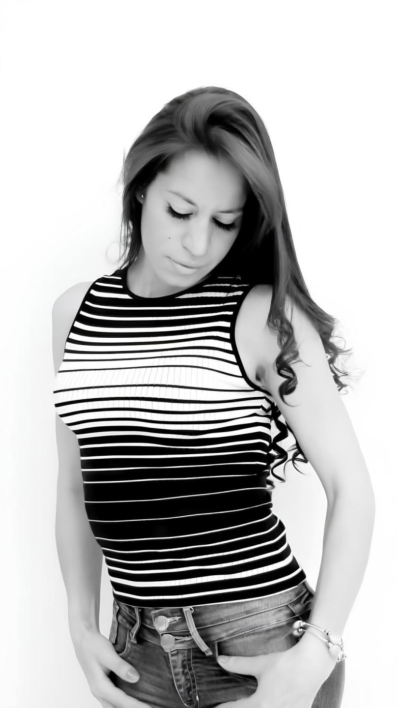 Image of cam model MonAnastasia from XloveCam