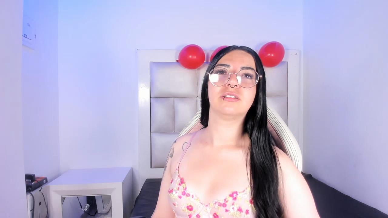 Image of cam model ScarletteJs from XloveCam