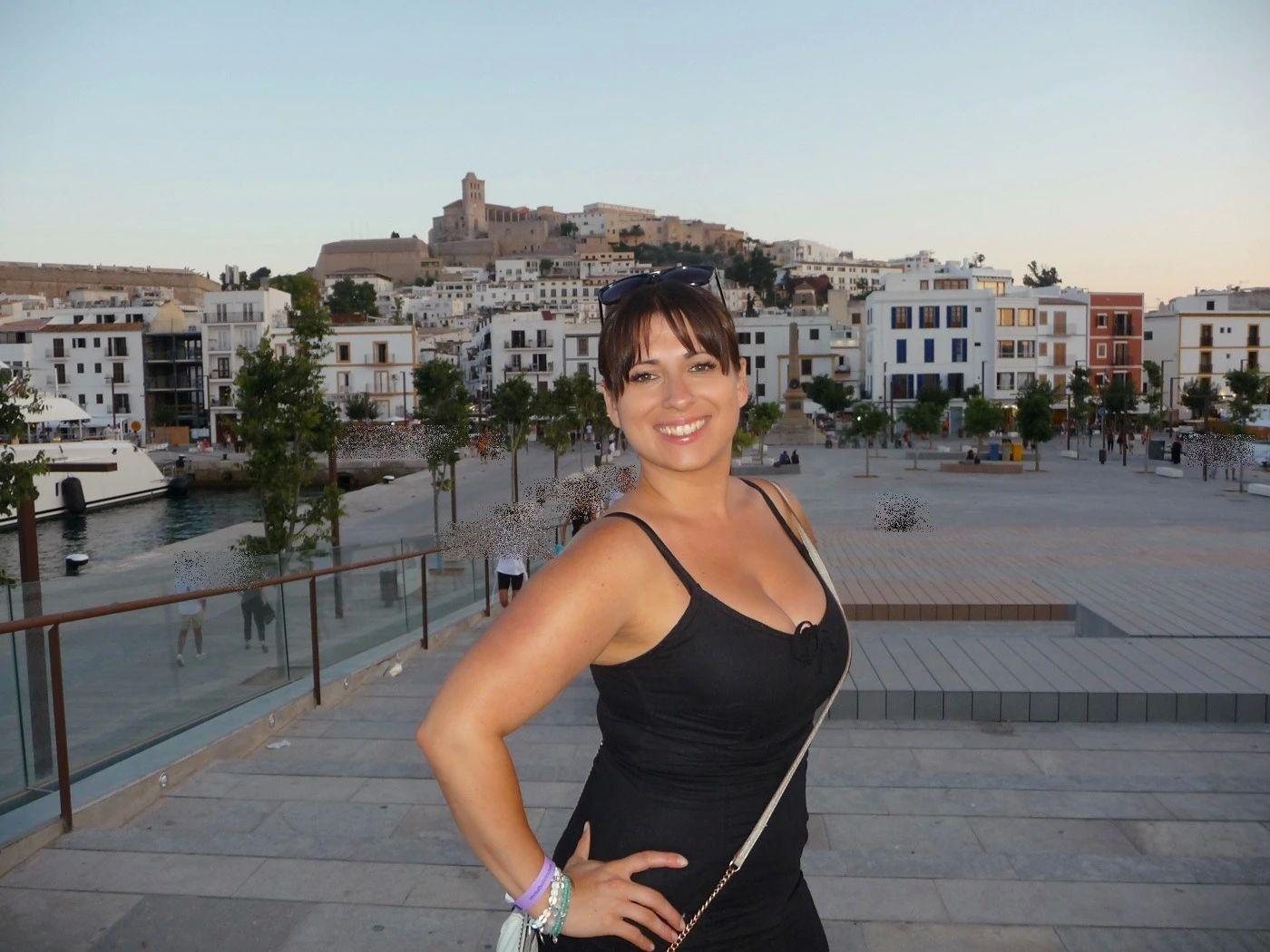 Image of cam model LaLeticia-hot (LaLeticia-ext) from XloveCam