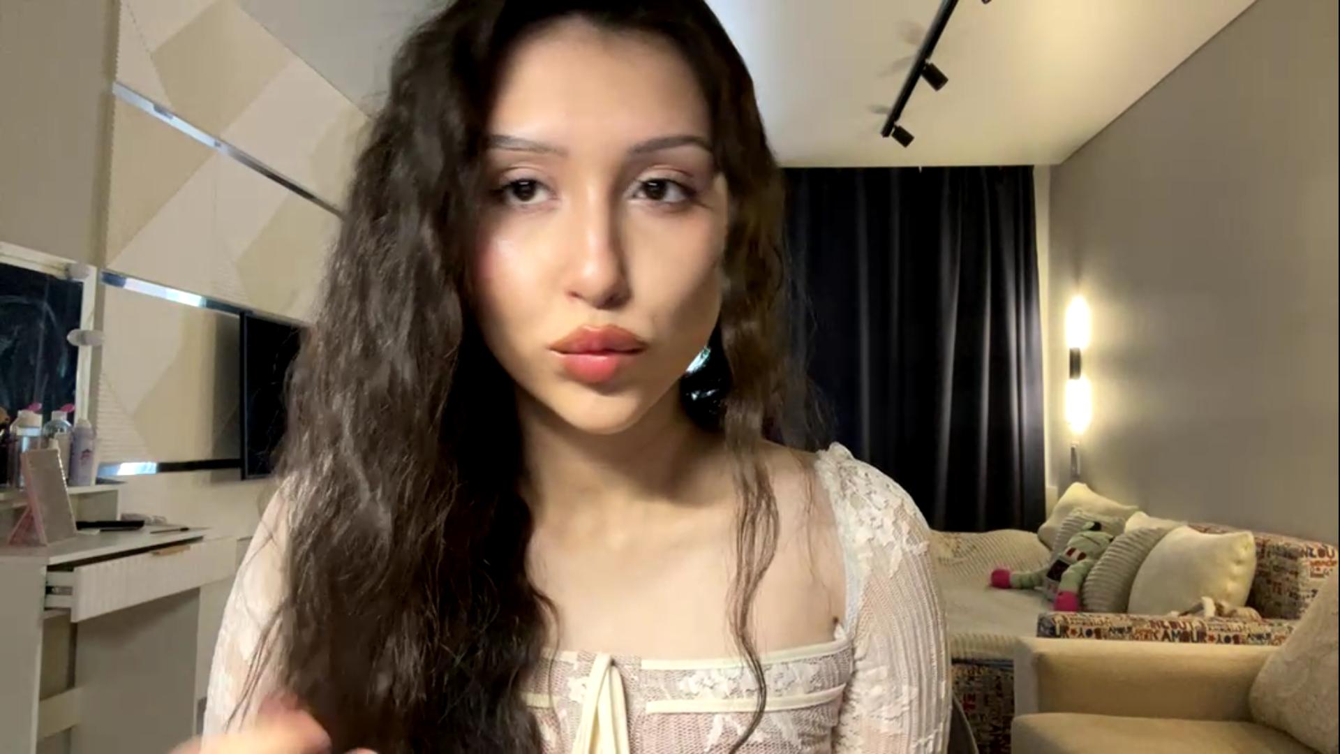 Image of cam model NecoleArciniega from XloveCam