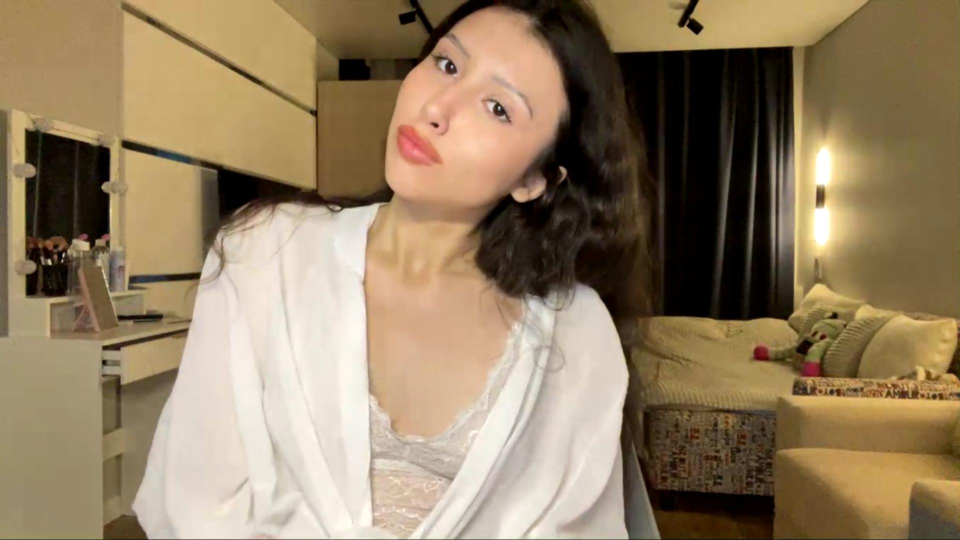 Image of cam model NecoleArciniega from XloveCam