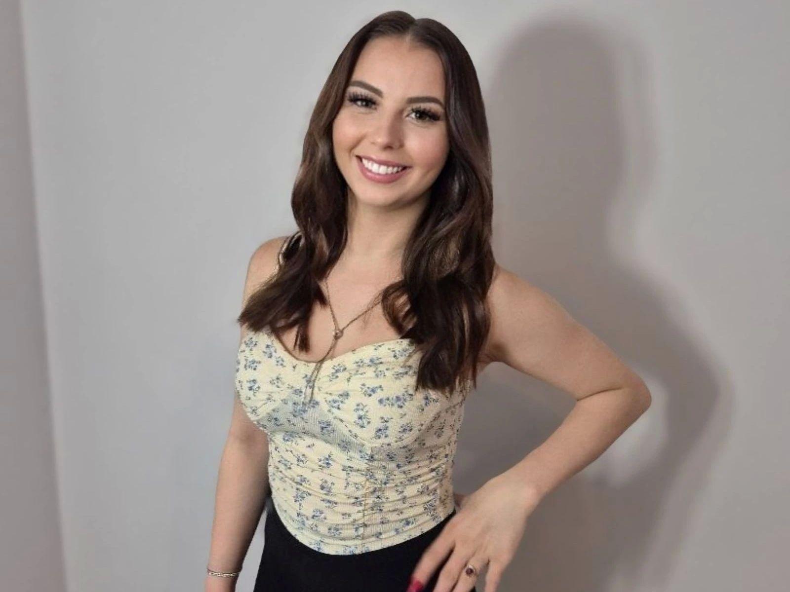 Image of cam model MillyGoldig-hot from XloveCam