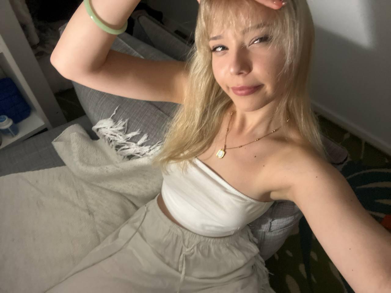 Image of cam model DonitaDunn from XloveCam