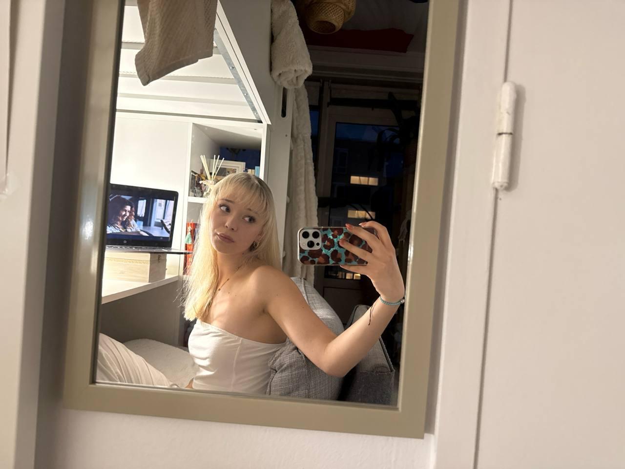 Image of cam model DonitaDunn from XloveCam