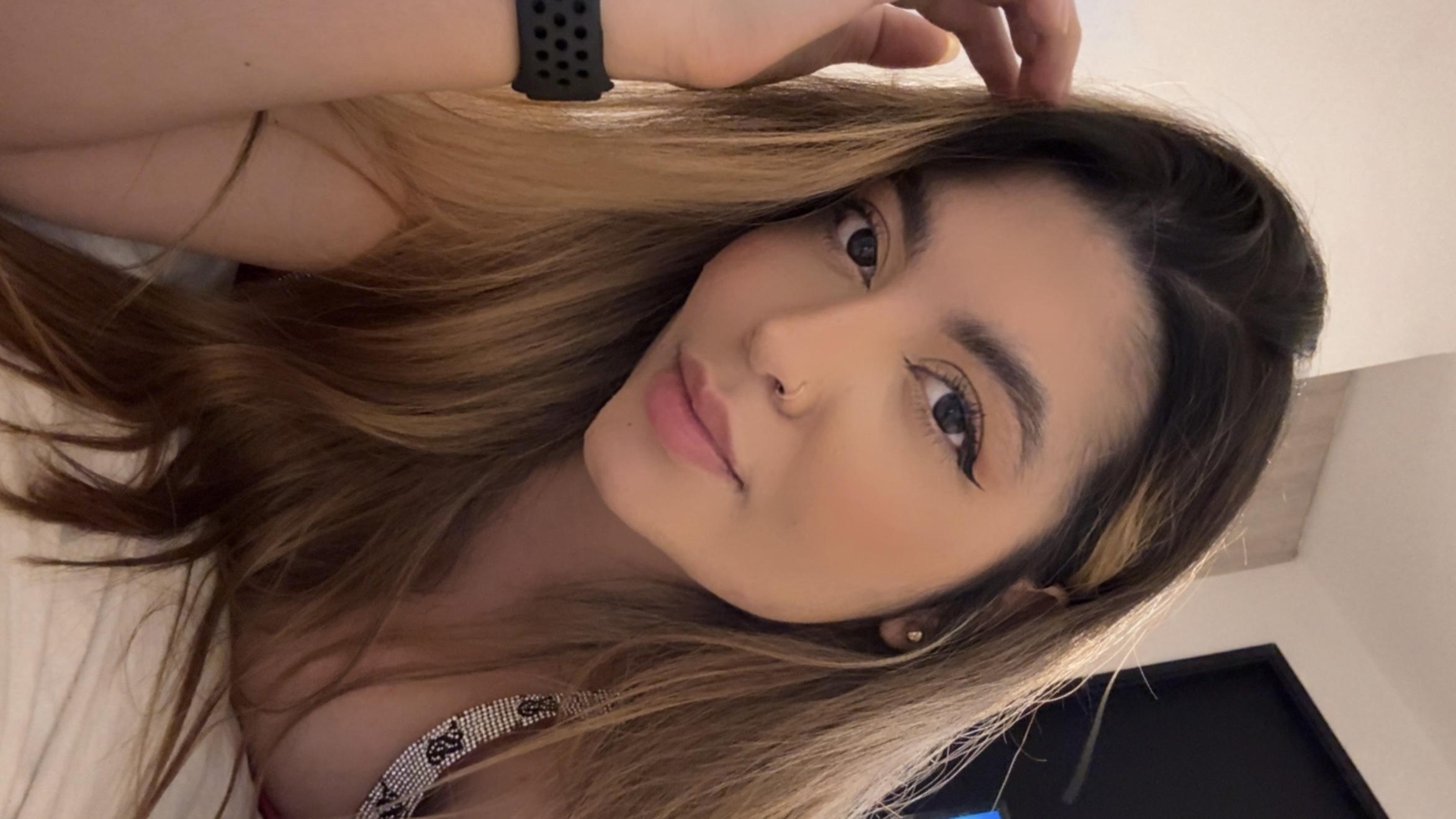 Image of cam model ArianneDelux from XloveCam