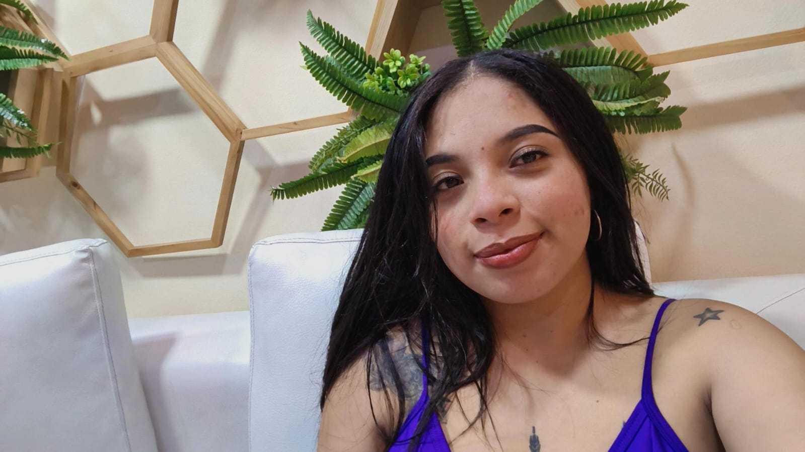 Image of cam model SammyRossek from XloveCam