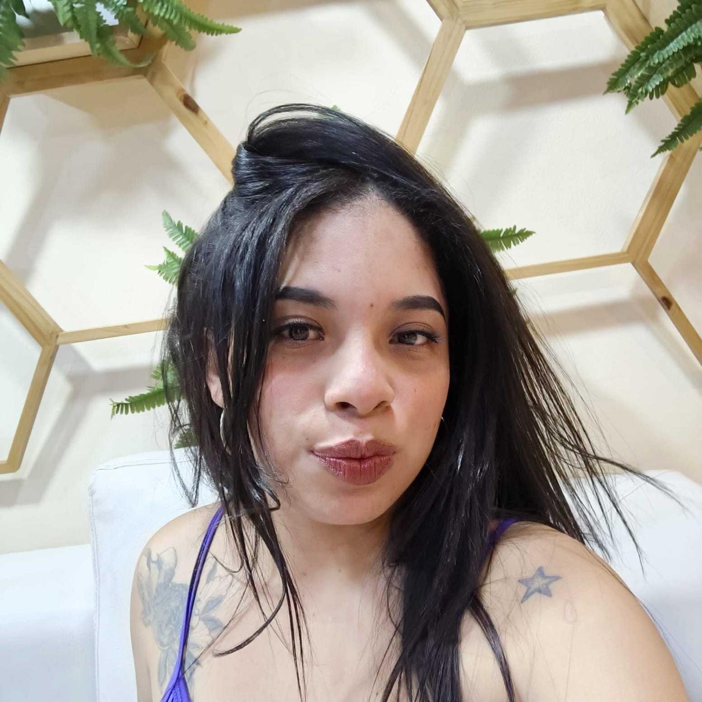 Image of cam model SammyRossek from XloveCam