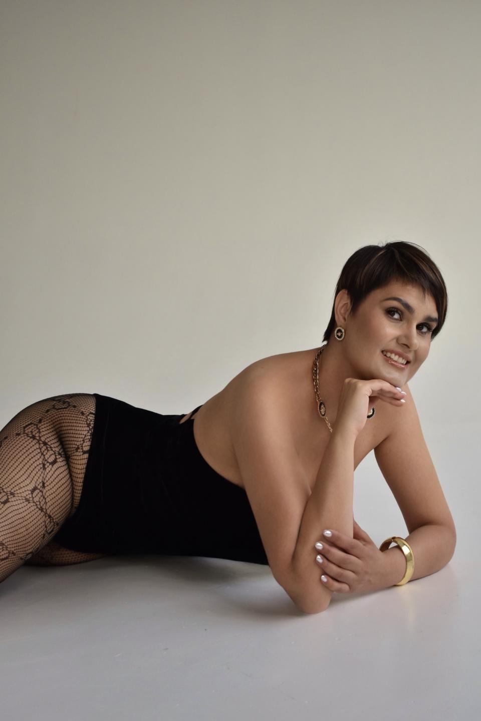 Image of cam model MayaNoir from XloveCam