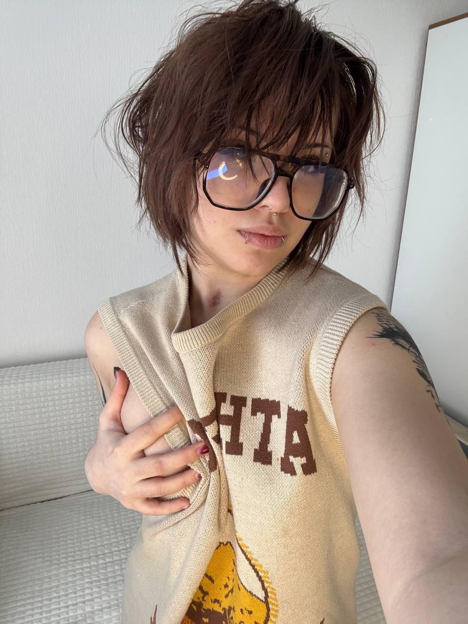 Image of cam model BarrieGromley from XloveCam