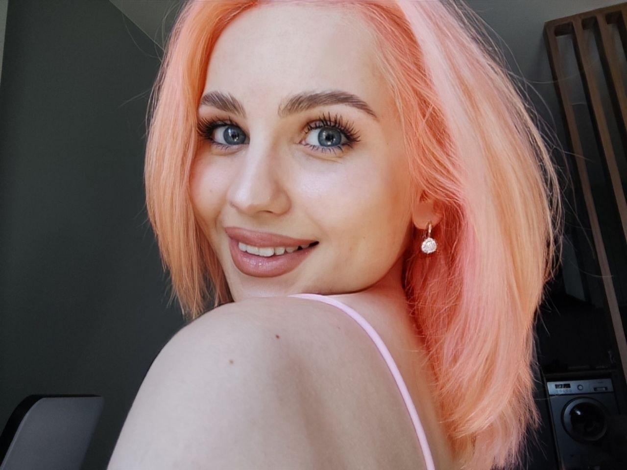 Image of cam model BaeonLive from XloveCam