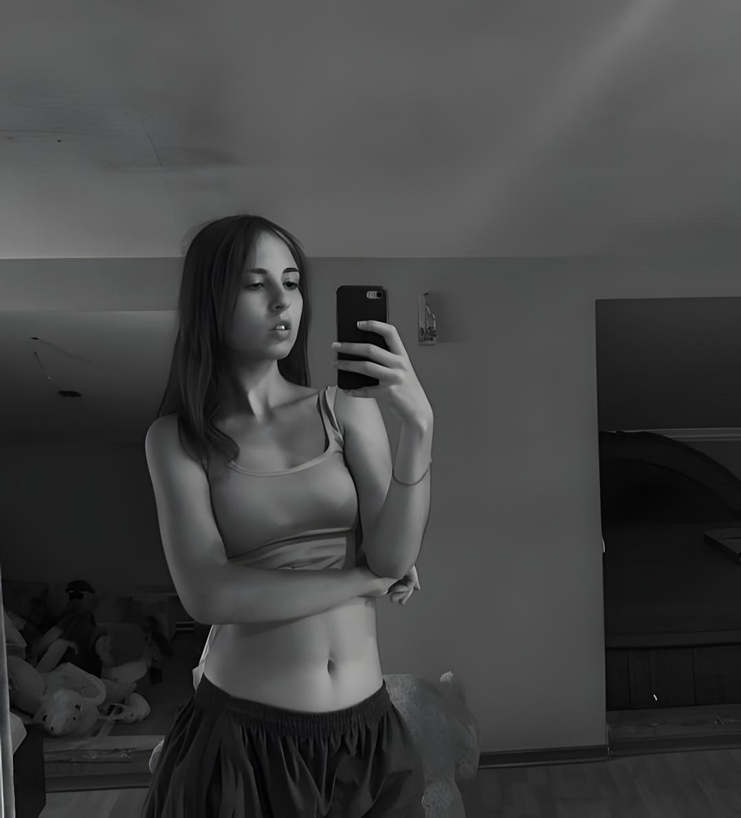 Image of cam model ToraStambaugh from XloveCam