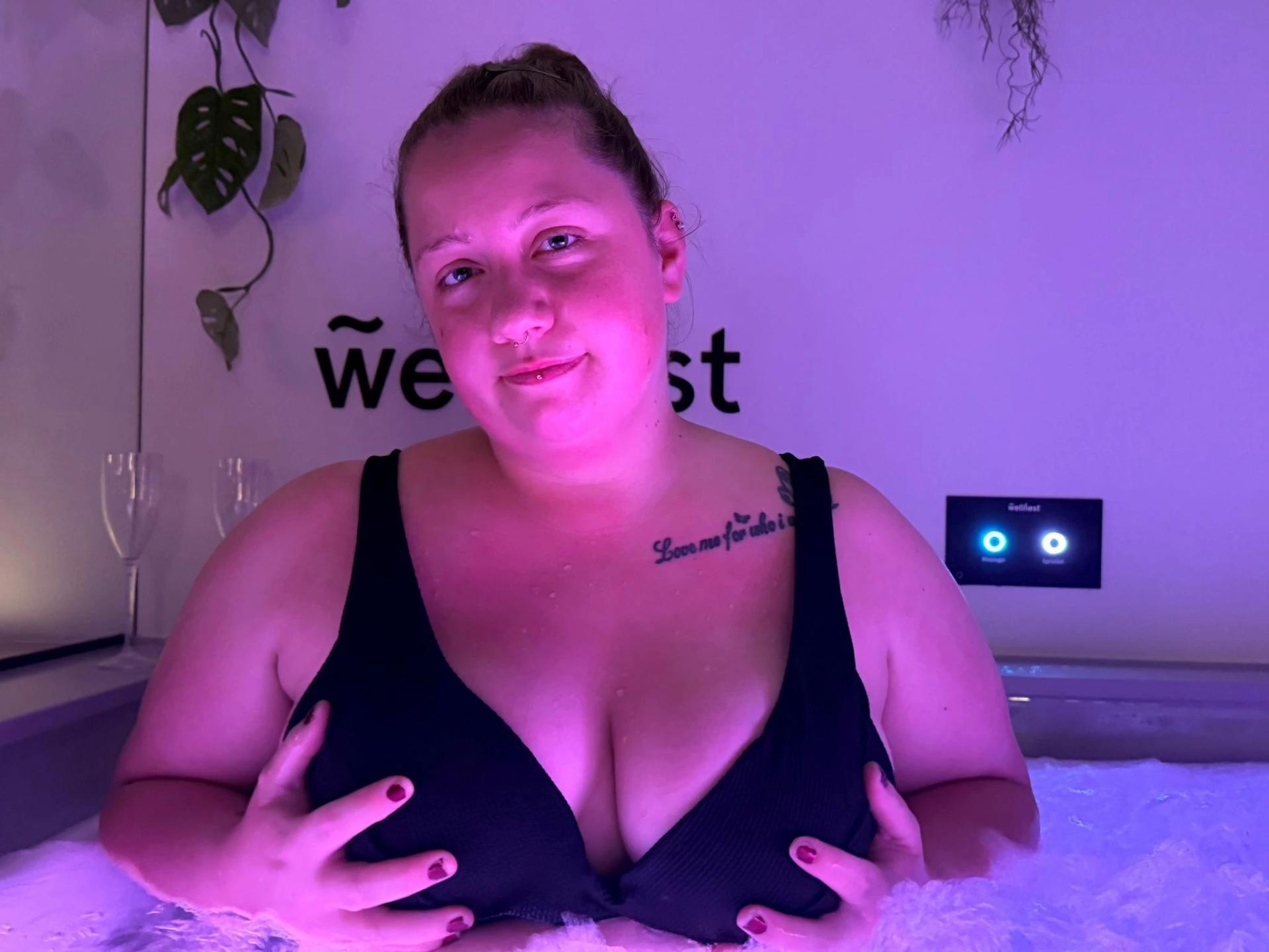 Image of cam model Sweety98-hot from XloveCam