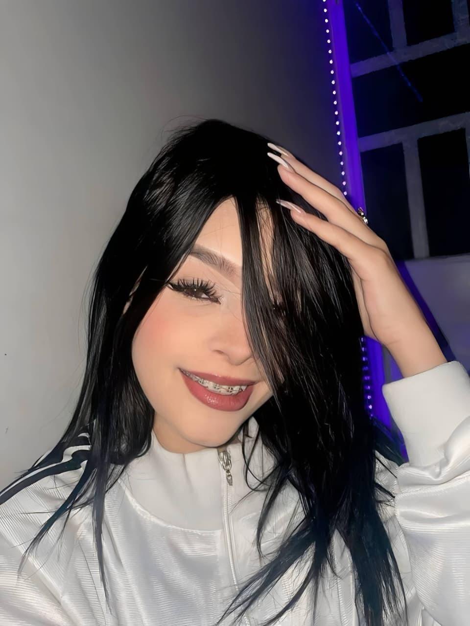 Image of cam model MilyLiams from XloveCam