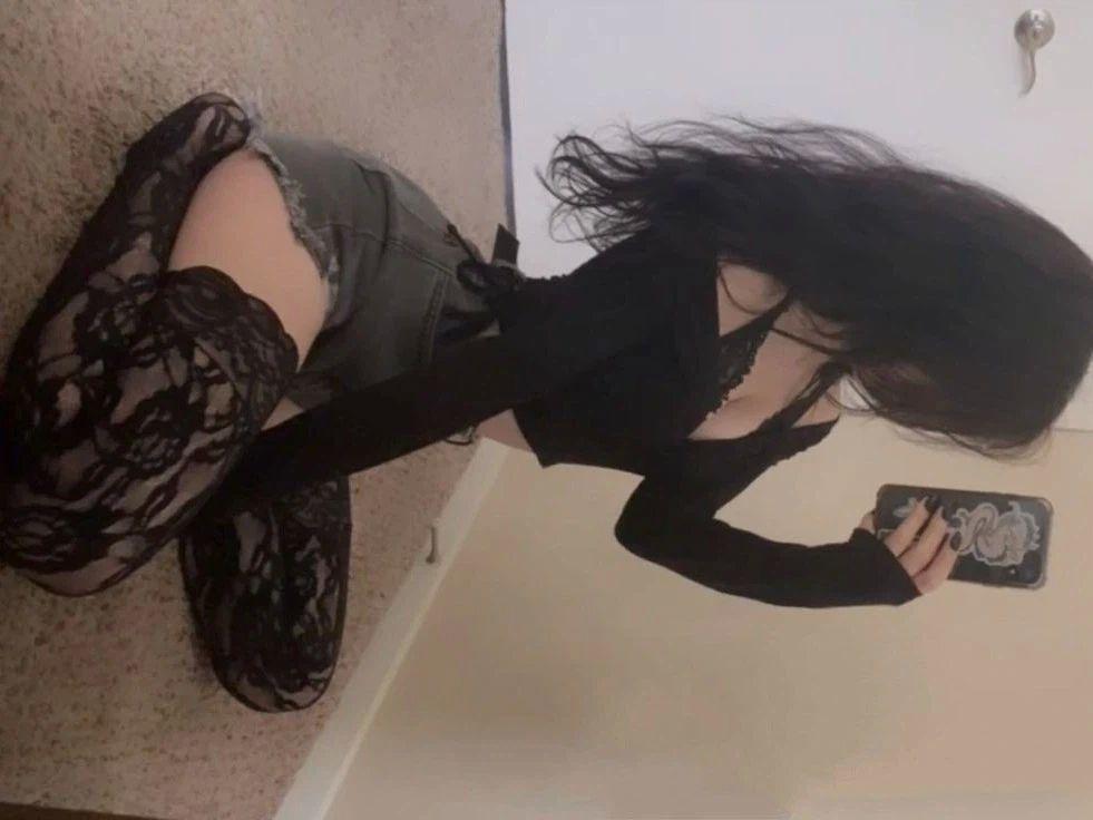 Image of cam model GermanVixen-hot from XloveCam