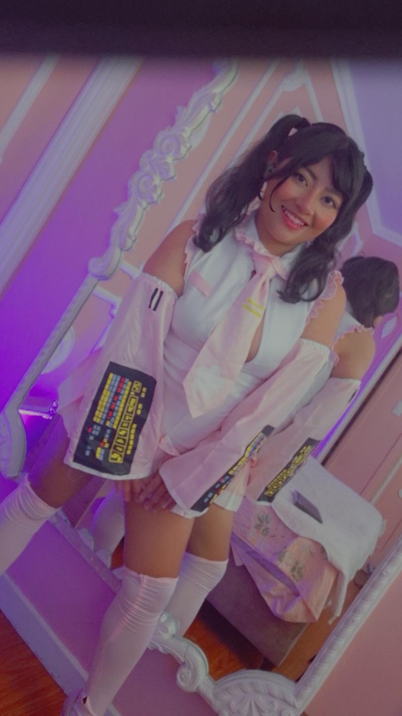 Image of cam model NekoPam from XloveCam