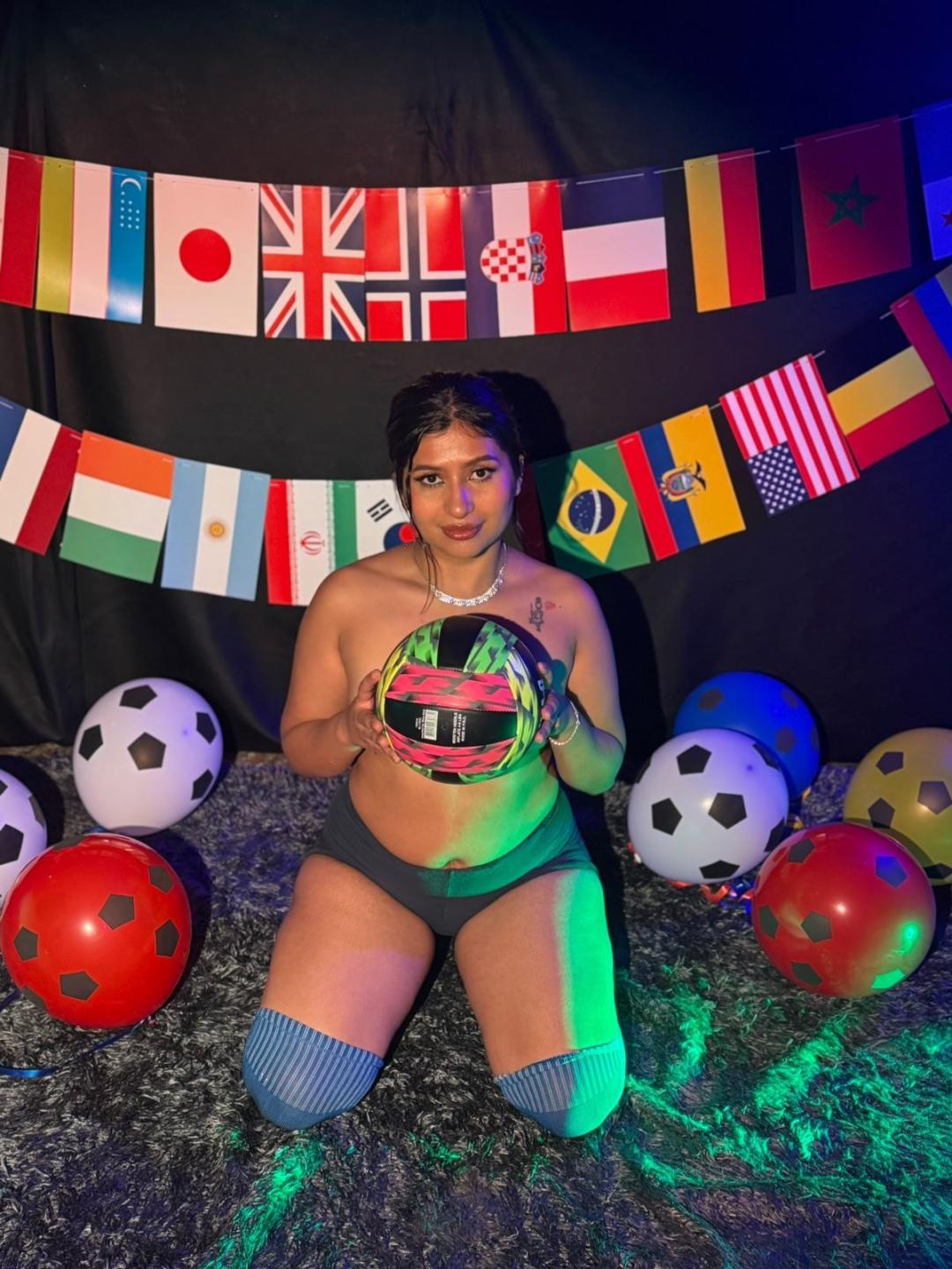 Image of cam model ZarayWhitMoreLove from XloveCam
