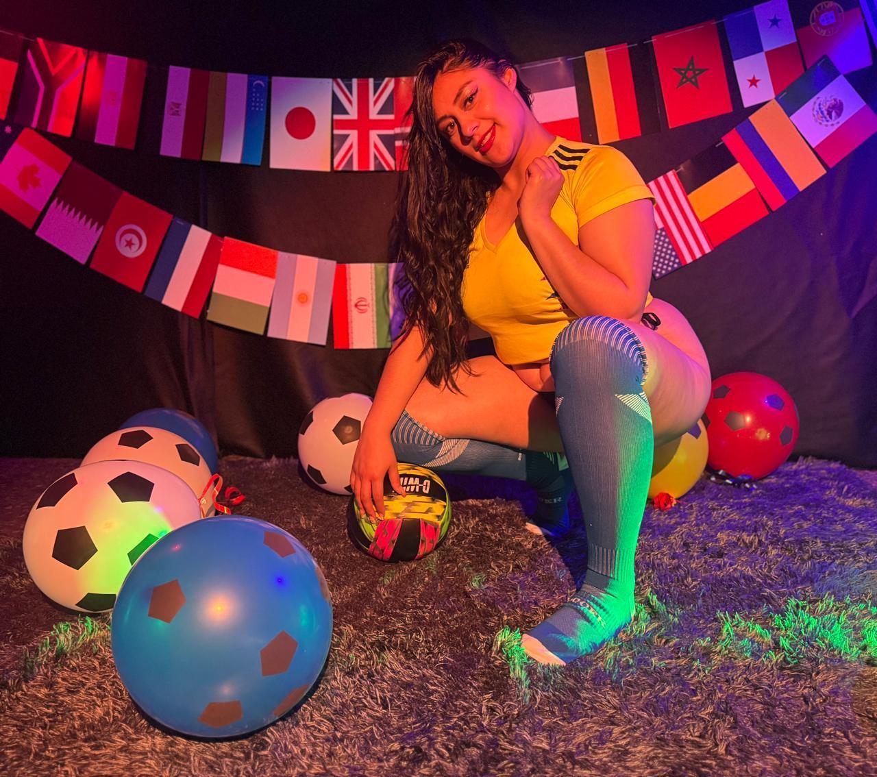 Image of cam model CristalZafiro from XloveCam