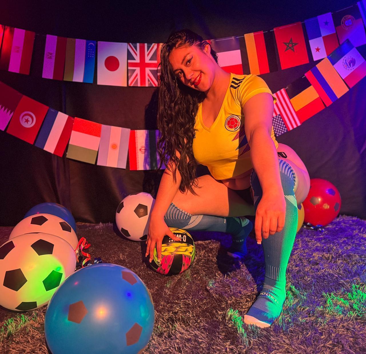 Image of cam model CristalZafiro from XloveCam