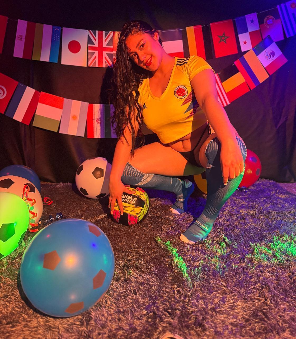 Image of cam model CristalZafiro from XloveCam