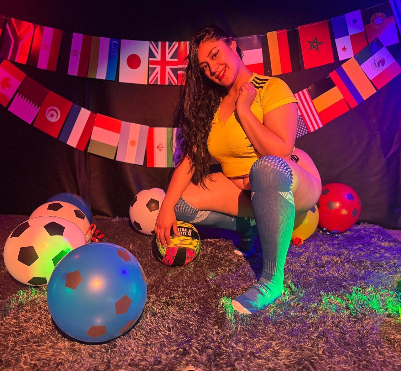Image of cam model CristalZafiro from XloveCam