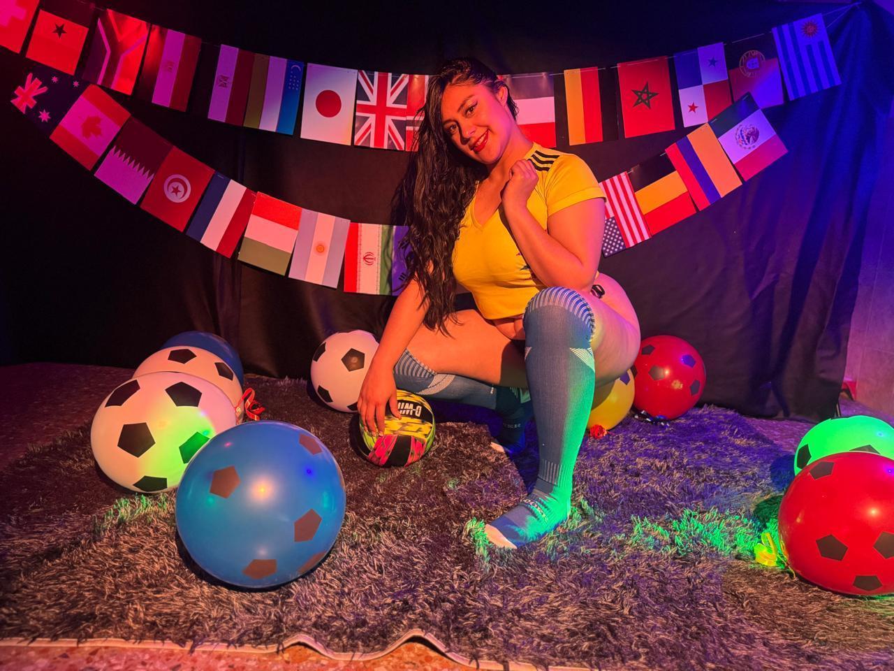 Image of cam model CristalZafiro from XloveCam