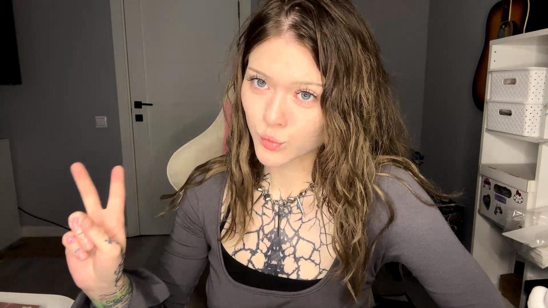 Image of cam model MeliaRinaldo from XloveCam