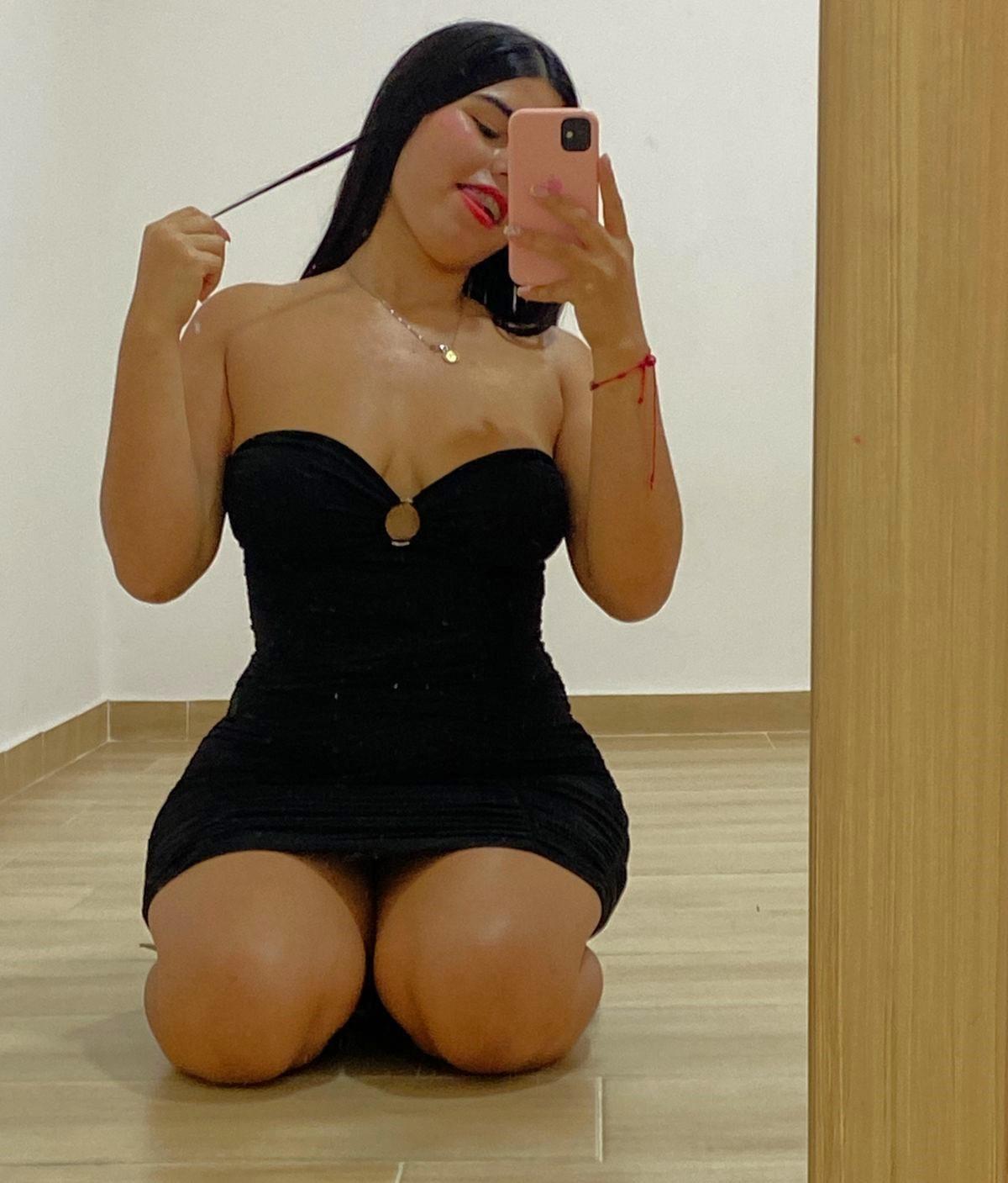 Image of cam model MiluJones from XloveCam