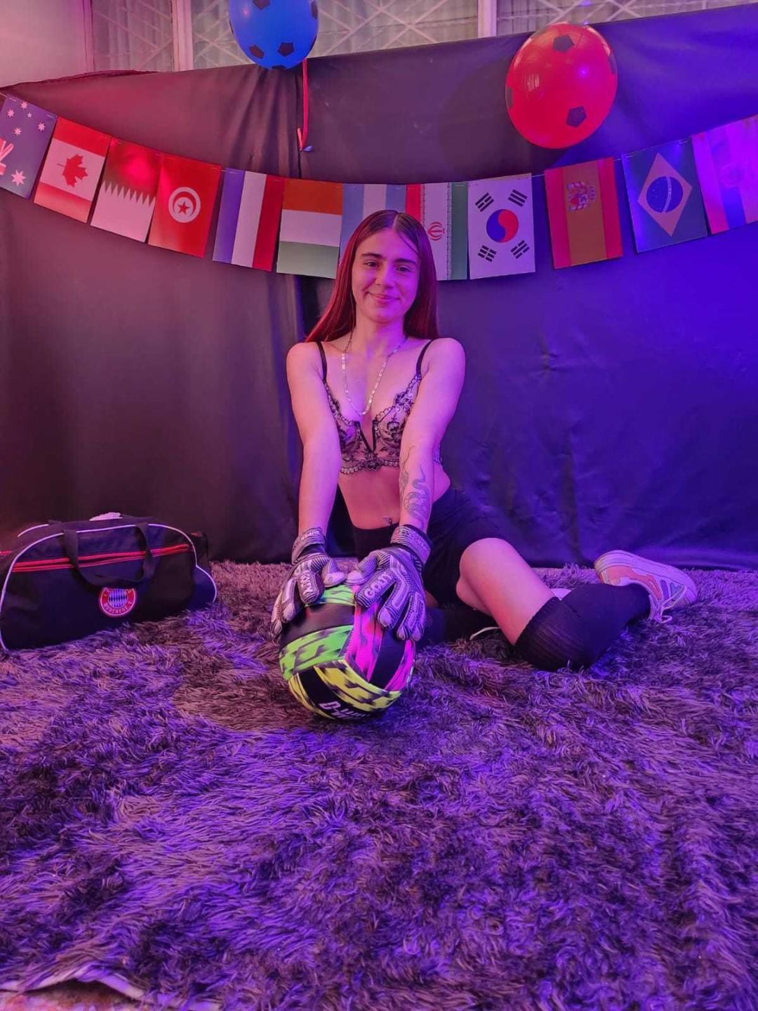 Image of cam model LoveMaxim from XloveCam