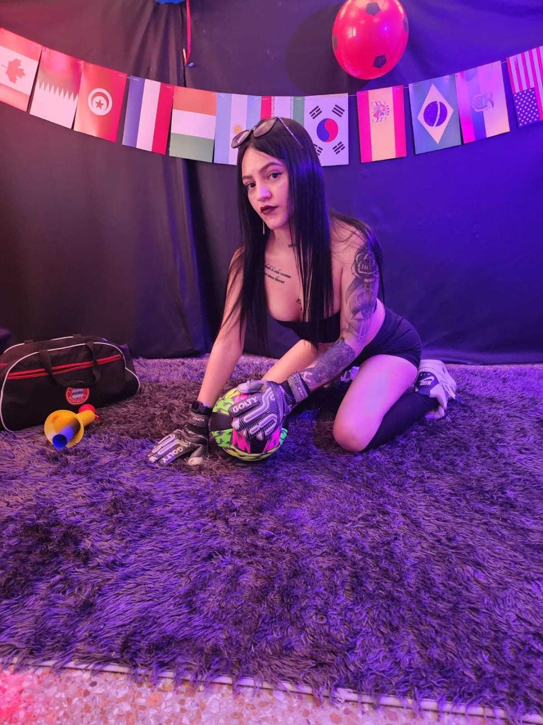 Image of cam model ViolettaSquirt from XloveCam