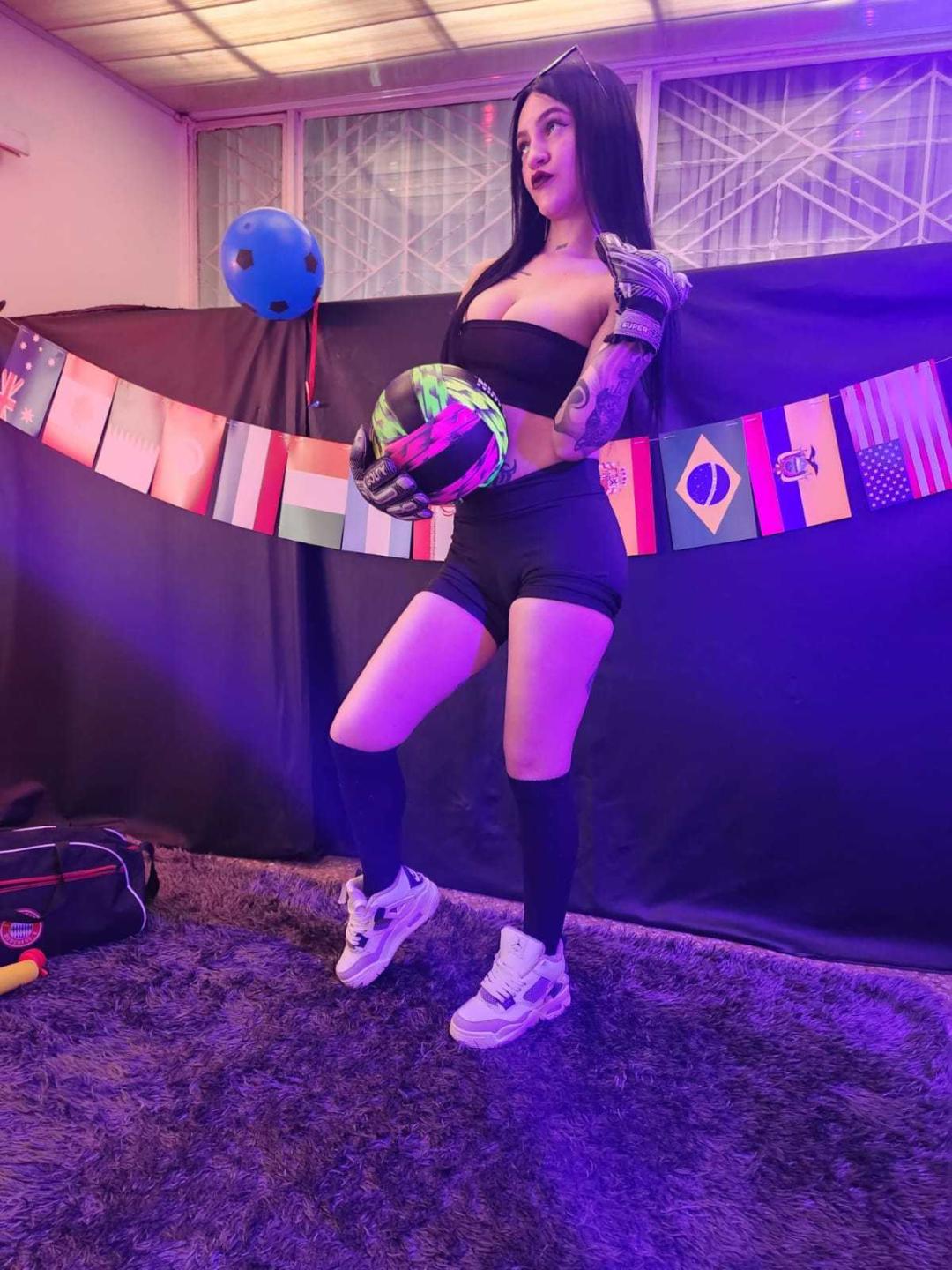 Image of cam model ViolettaSquirt from XloveCam