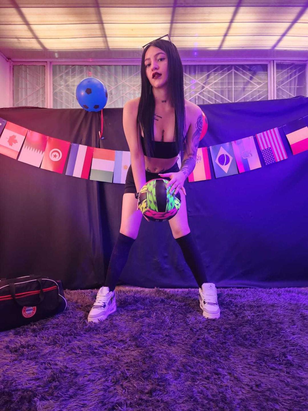 Image of cam model ViolettaSquirt from XloveCam