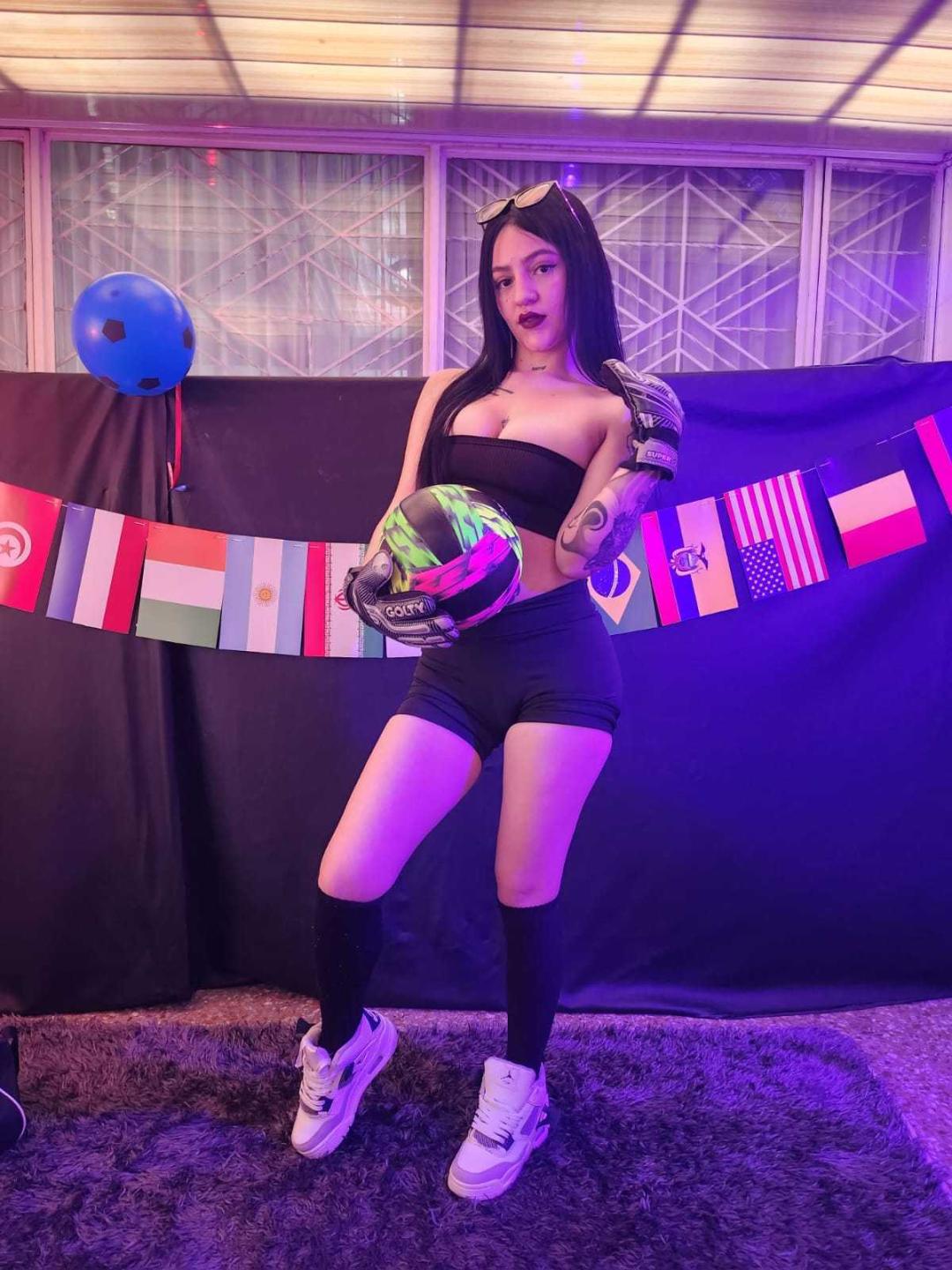 Image of cam model ViolettaSquirt from XloveCam