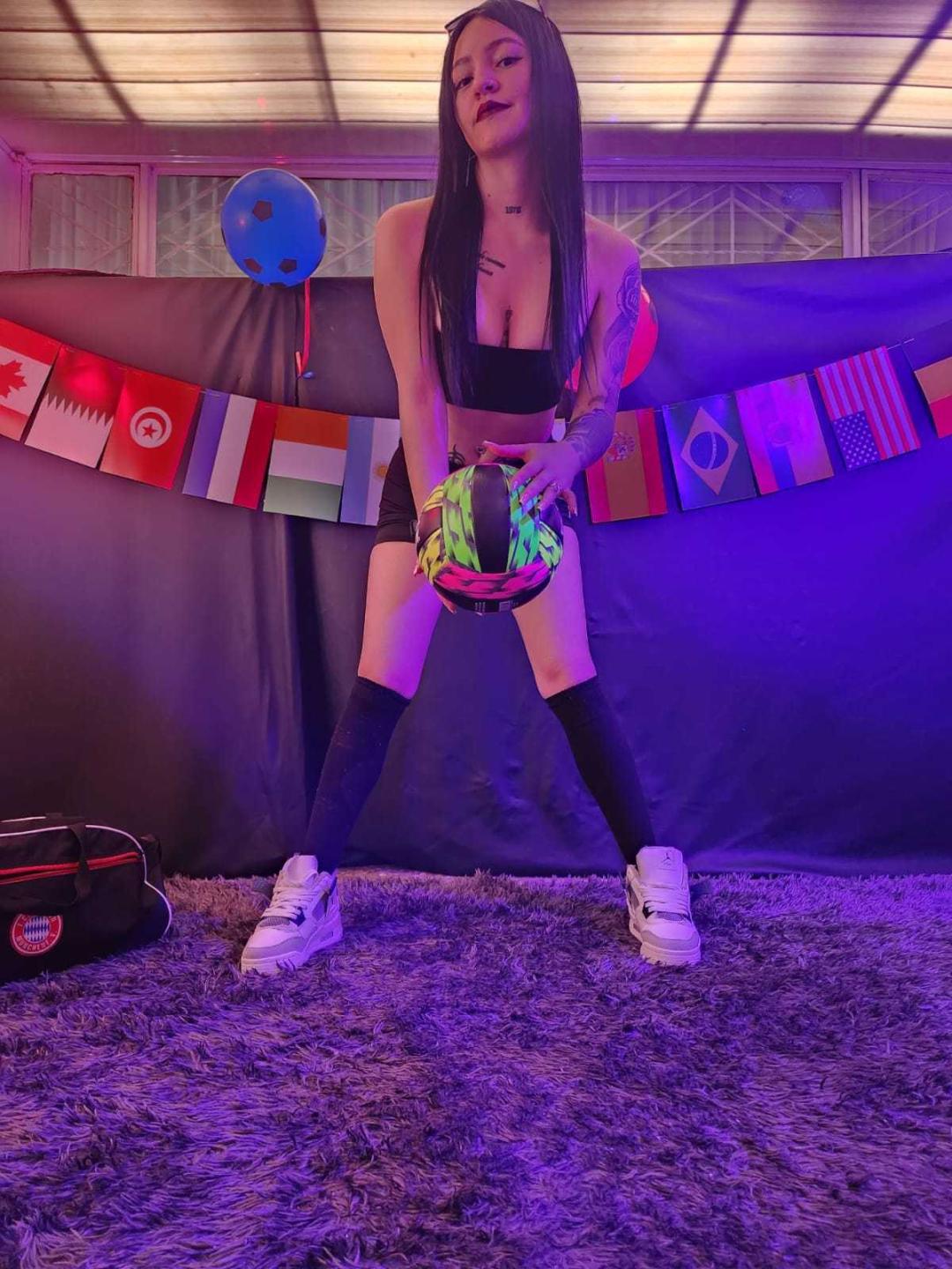 Image of cam model ViolettaSquirt from XloveCam