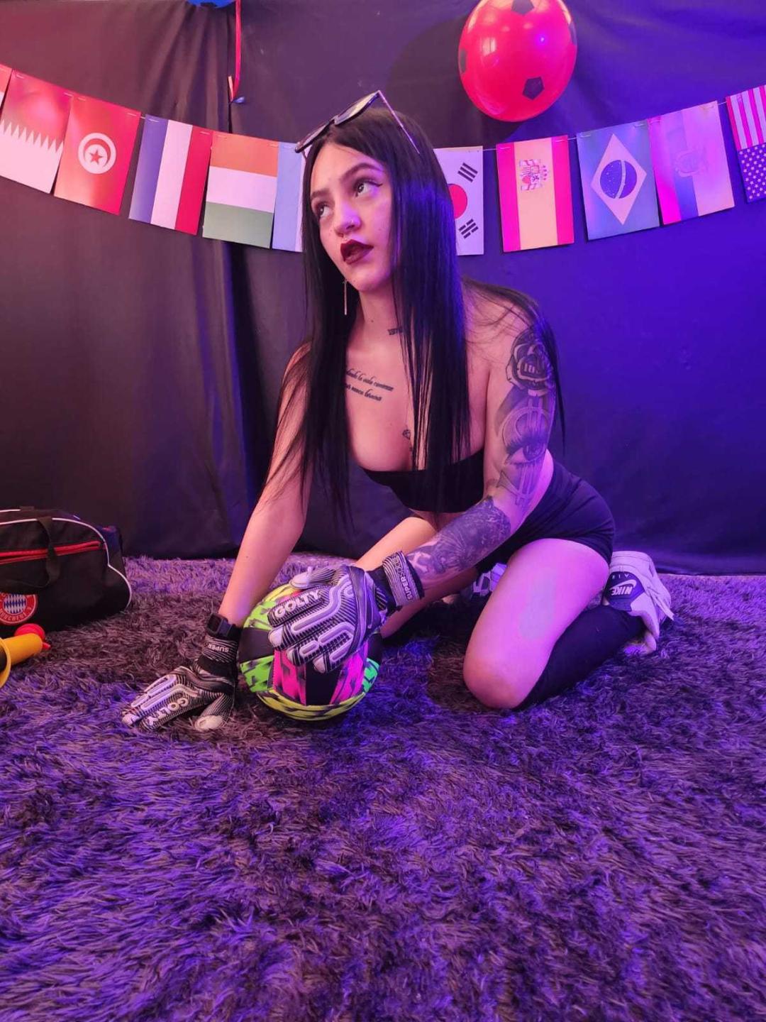 Image of cam model ViolettaSquirt from XloveCam