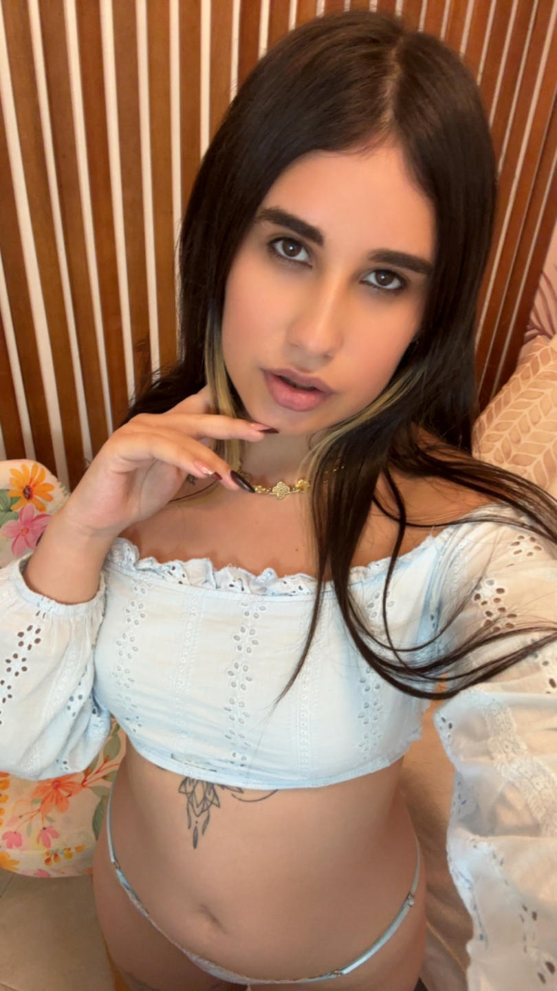 Image of cam model KatieDesirX from XloveCam