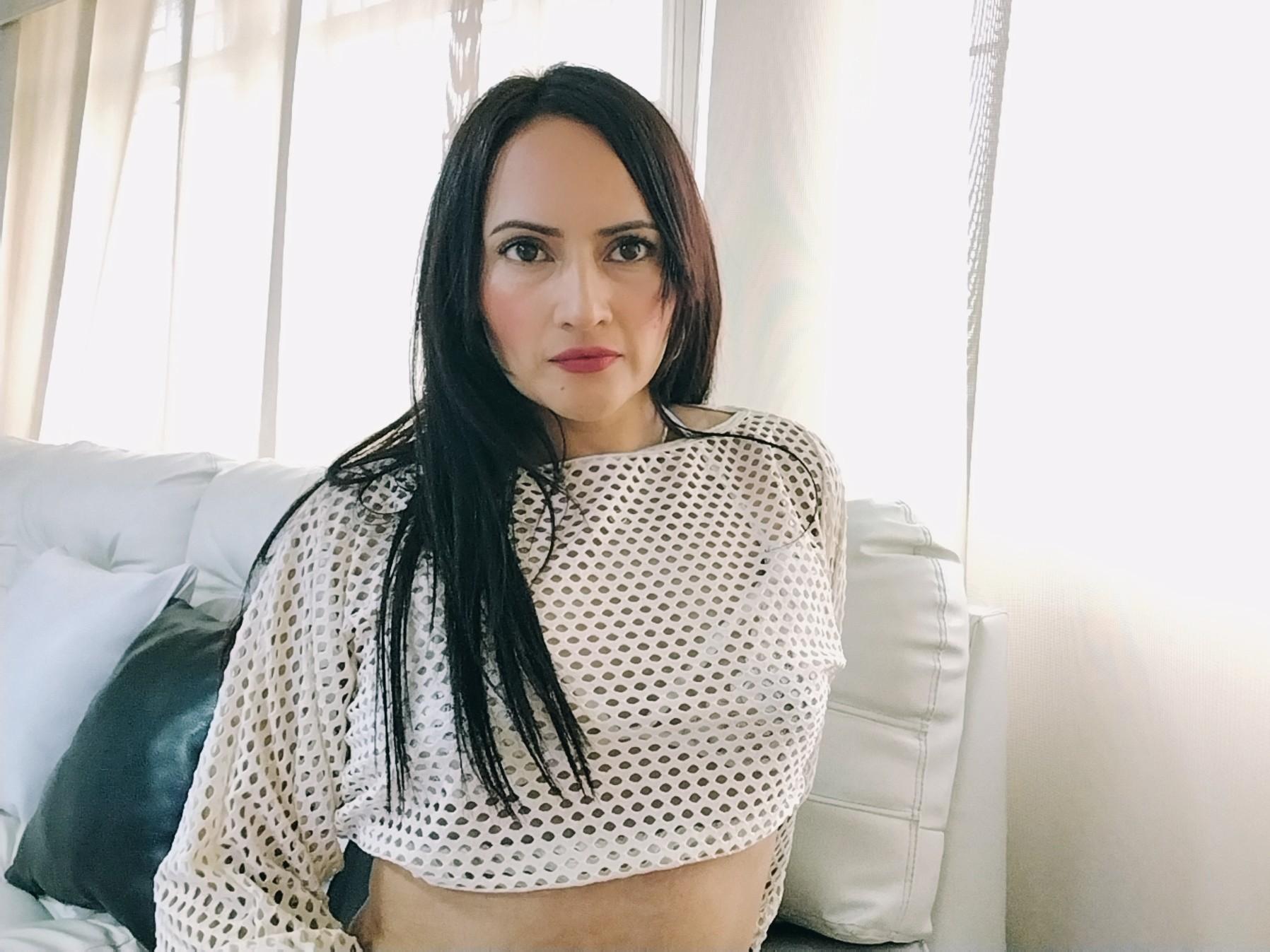 Image of cam model EmhilyDiaz from XloveCam