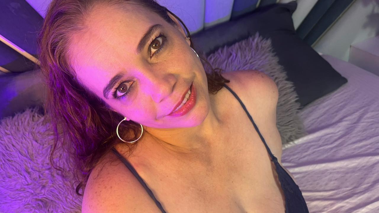 Image of cam model MirandaDelacroix from XloveCam