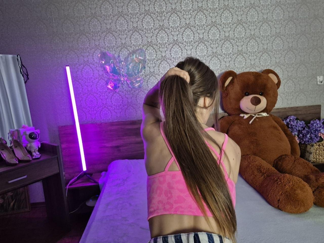 Image of cam model TenerliRize from XloveCam