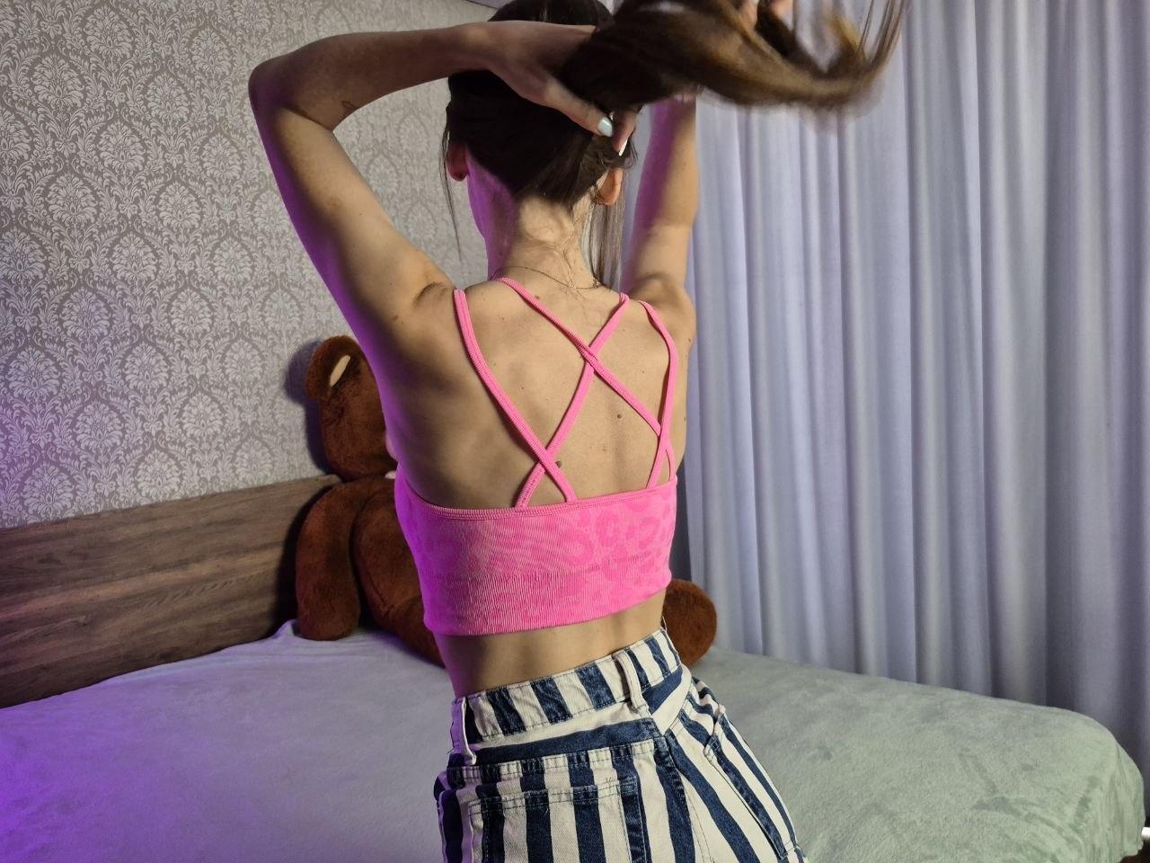 Image of cam model TenerliRize from XloveCam
