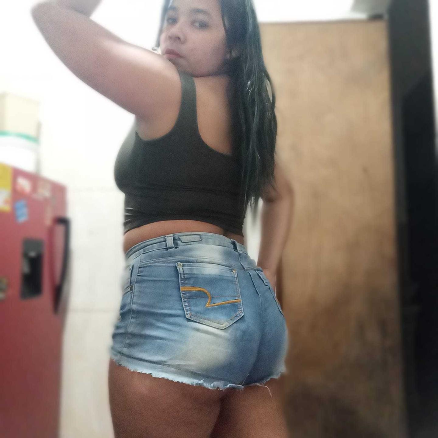 Image of cam model XinemaBonet from XloveCam
