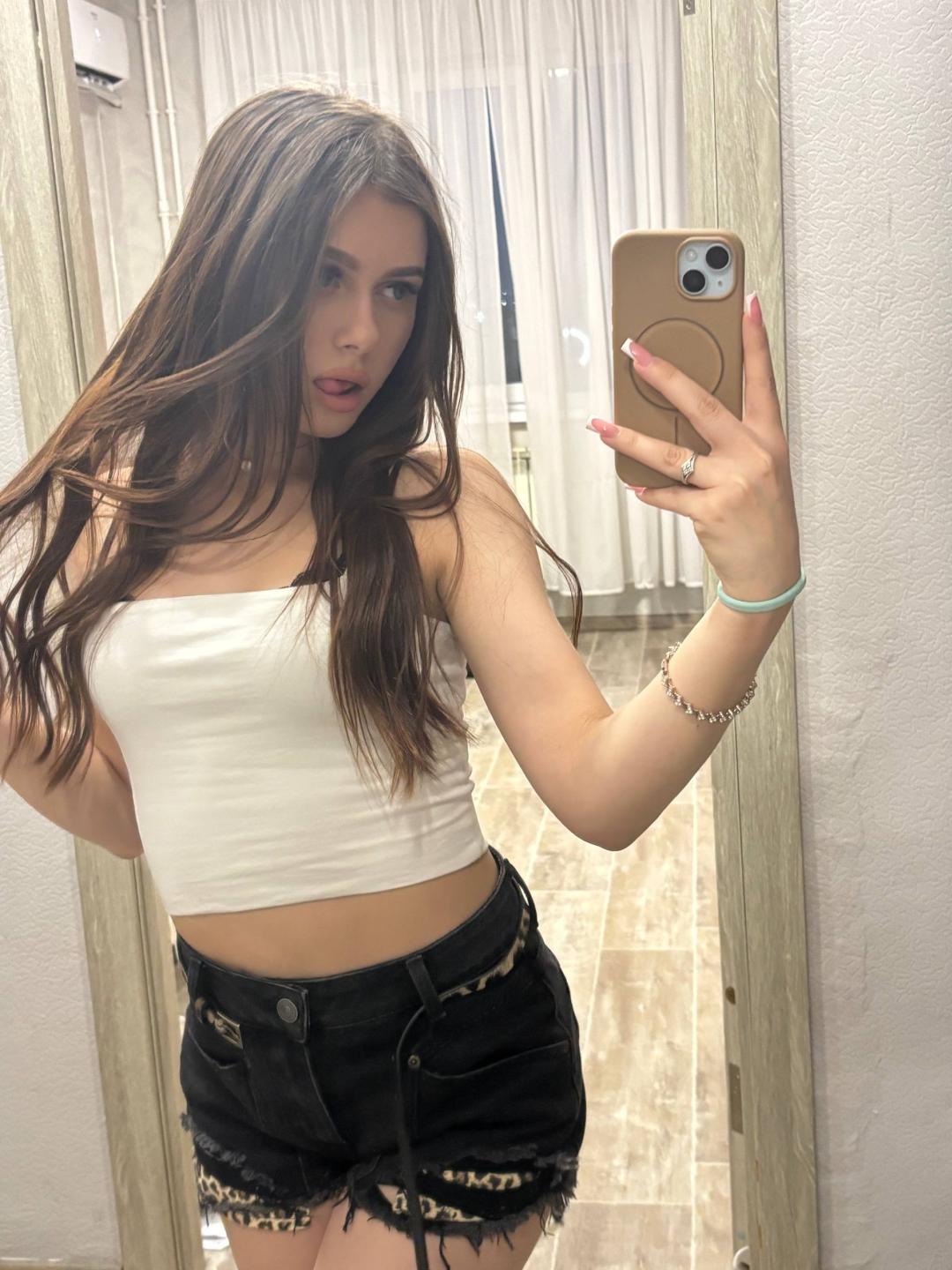Image of cam model KimberlyZampieri from XloveCam