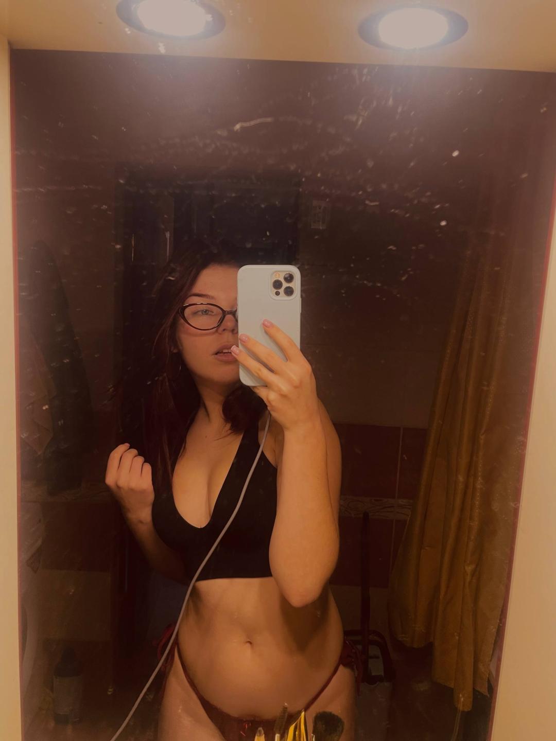 Image of cam model AlexXas from XloveCam