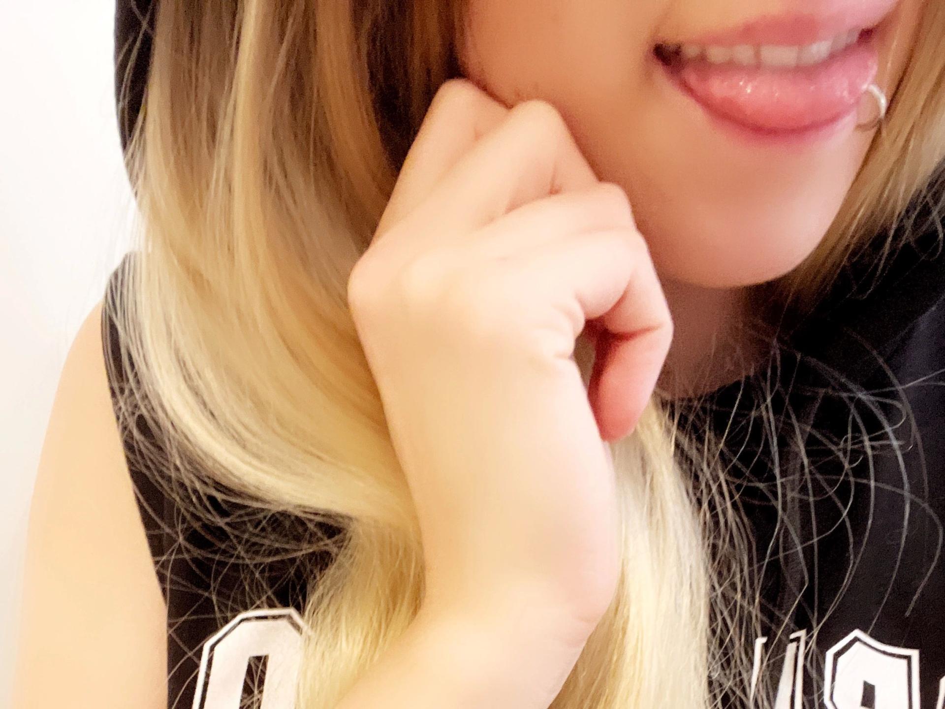 Image of cam model Lena-Young-hot from XloveCam