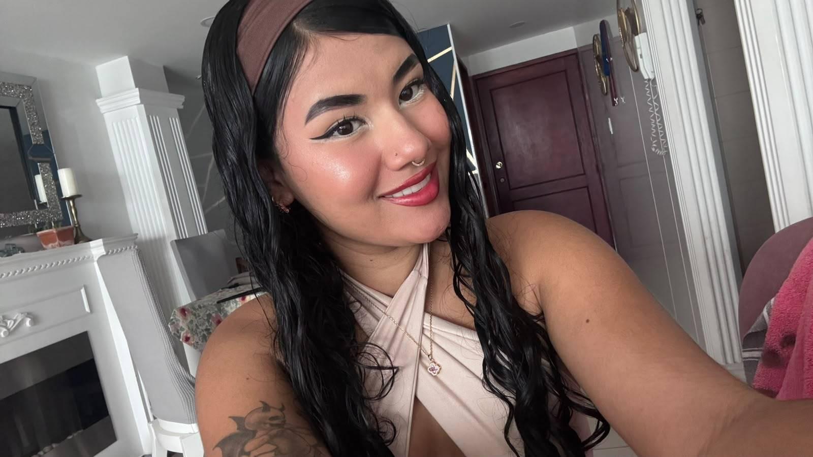Image of cam model CuteAurora from XloveCam