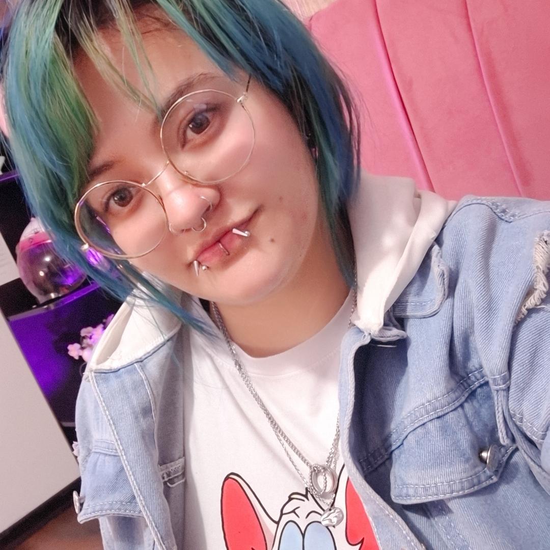 Image of cam model LuckyLeahh from XloveCam