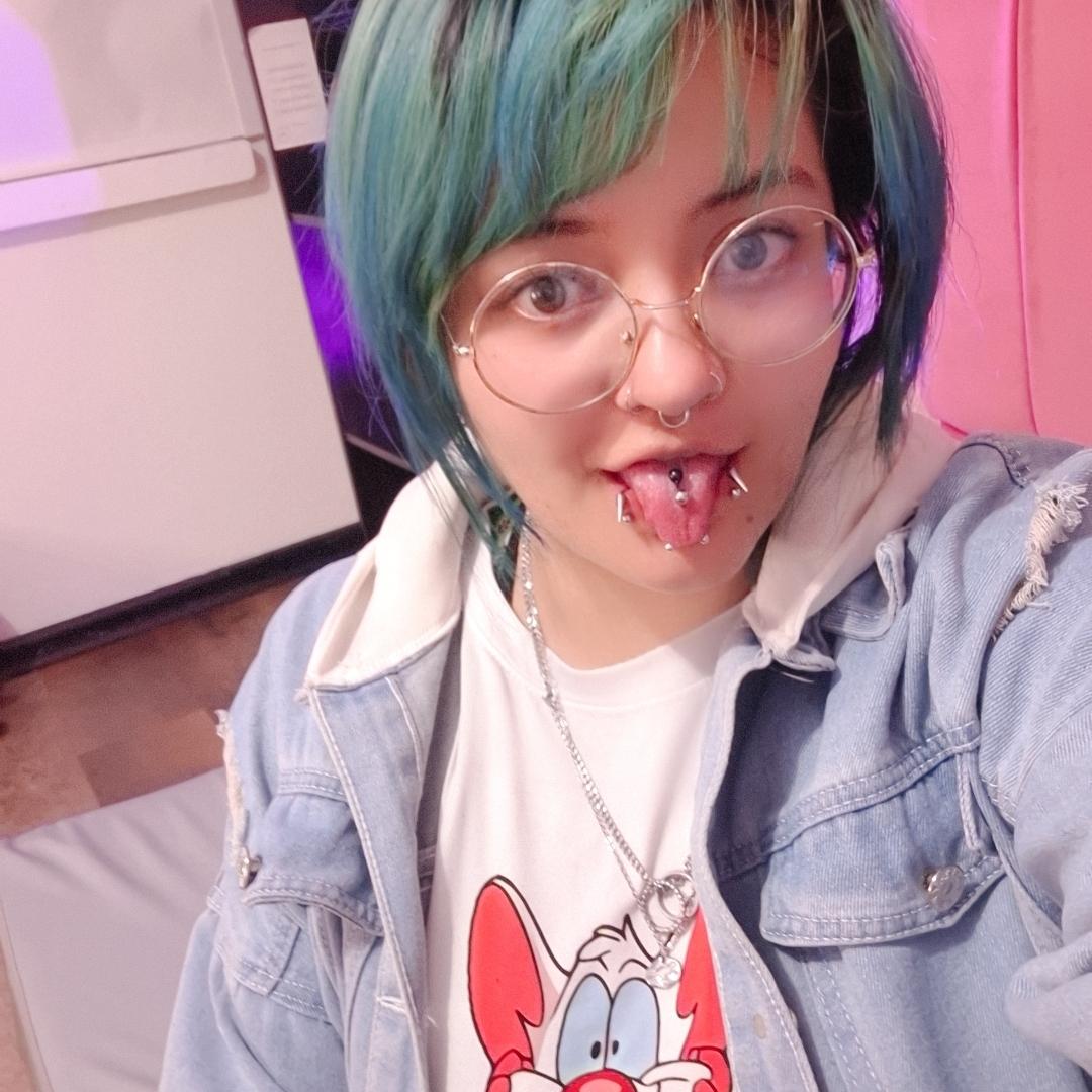 Image of cam model LuckyLeahh from XloveCam