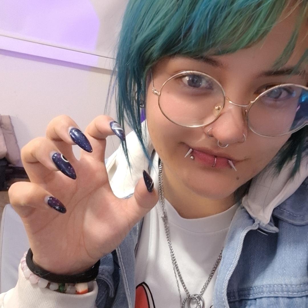 Image of cam model LuckyLeahh from XloveCam