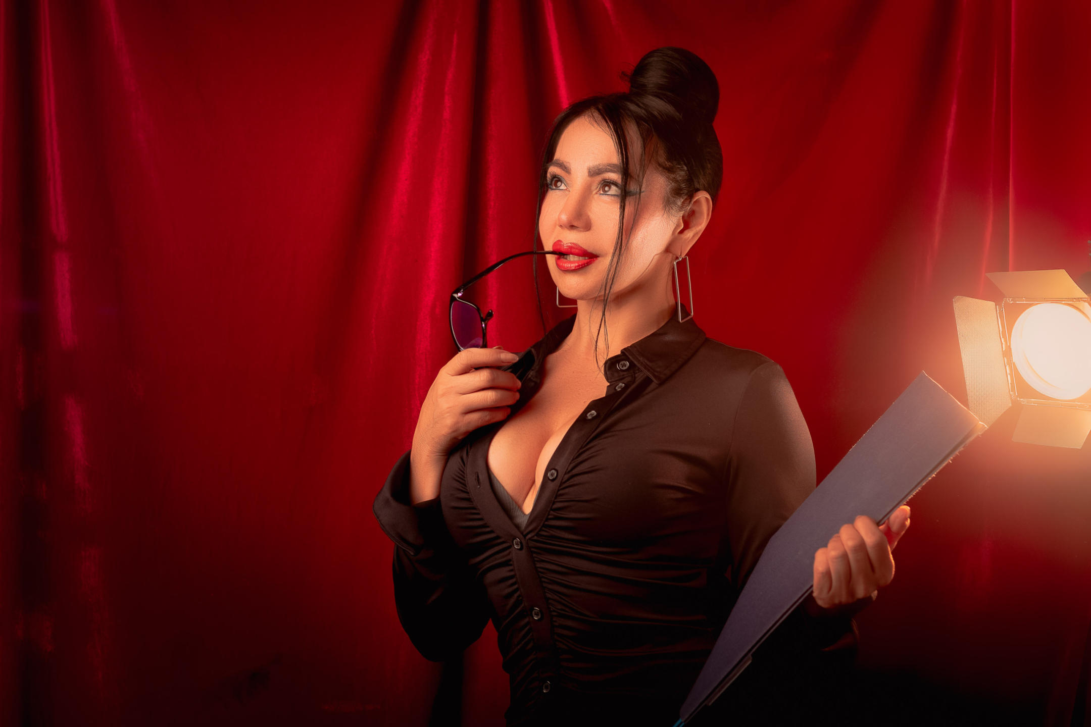 Image of cam model HelenHard from XloveCam