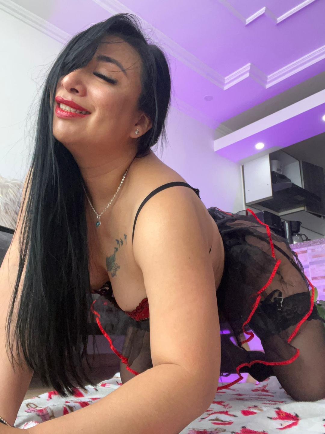 Image of cam model Karimelee from XloveCam