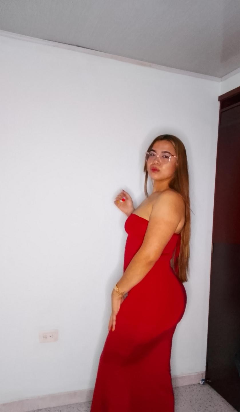 Image of cam model KieraRoss from XloveCam